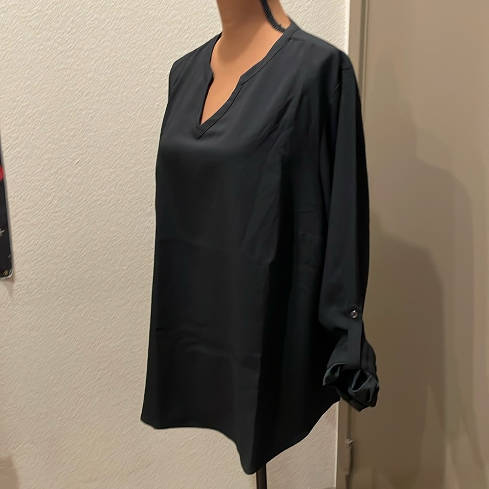 Elizabeth and Clarke. Black blouse. Size 22W. Long sleeve that roll up. Beauty!